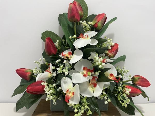 JARDINERA TULIPANES ROJOS